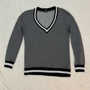 Boutique 90’s Vintage V Neck Sweater Size Medium